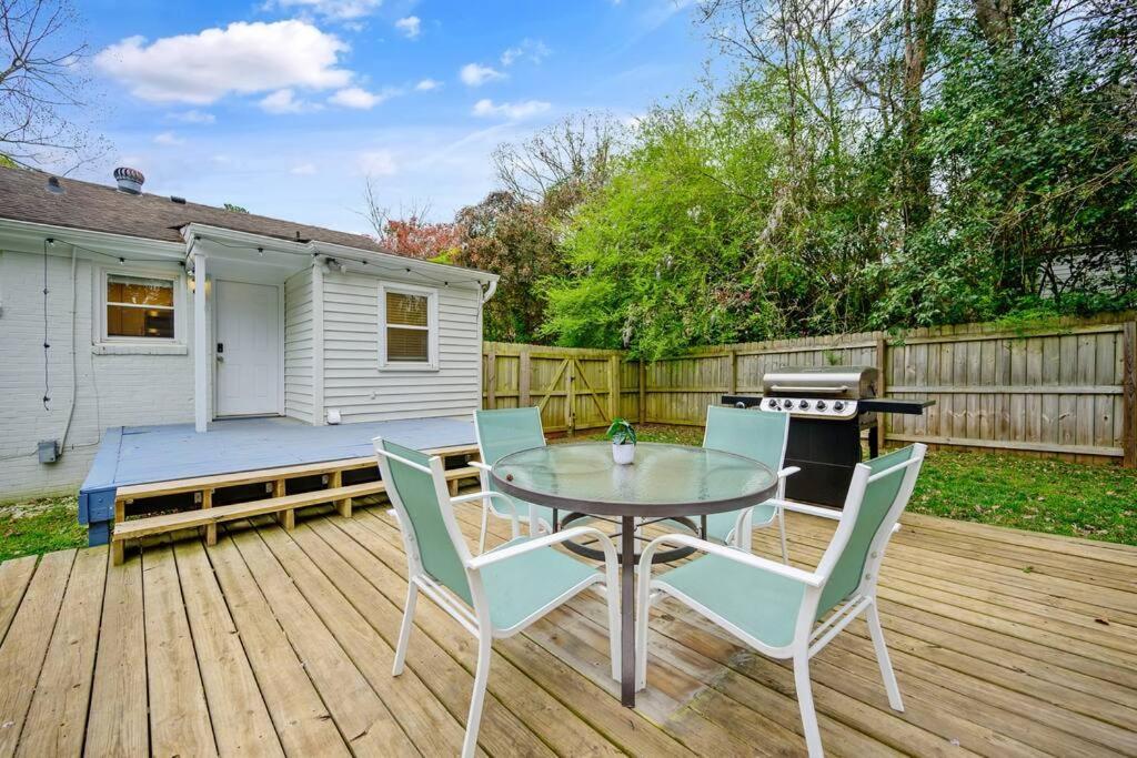 Cozy 3 Bedroom Cottage With Huge Fenced-In Yard Raleigh Exterior photo