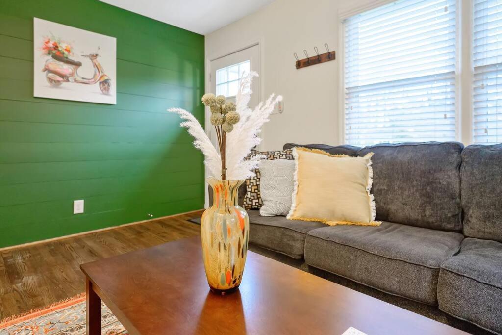 Cozy 3 Bedroom Cottage With Huge Fenced-In Yard Raleigh Exterior photo