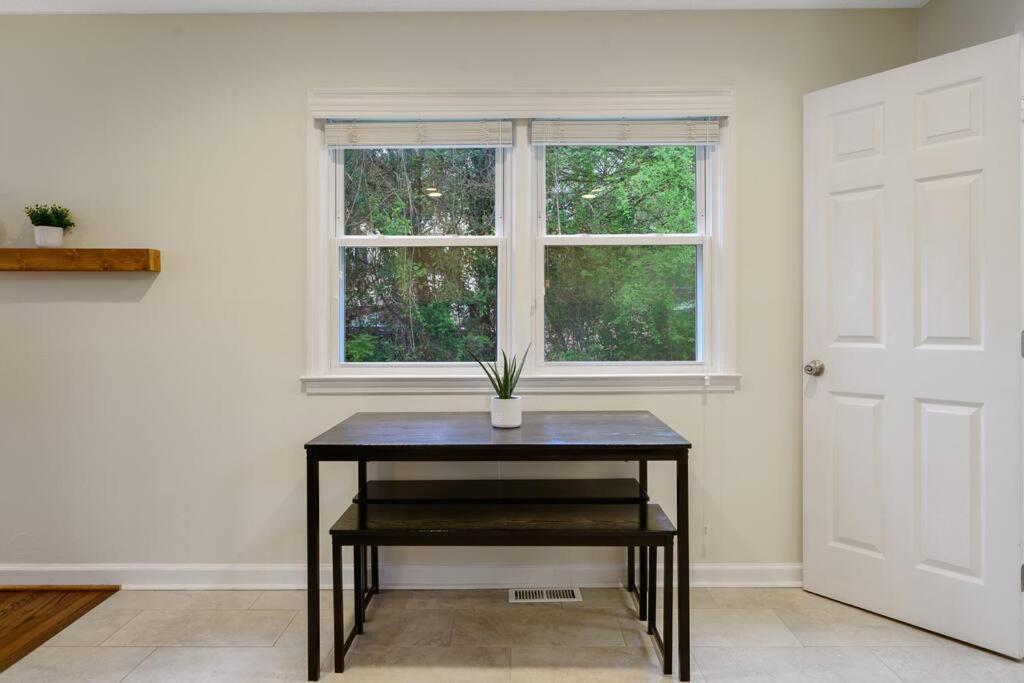 Cozy 3 Bedroom Cottage With Huge Fenced-In Yard Raleigh Exterior photo