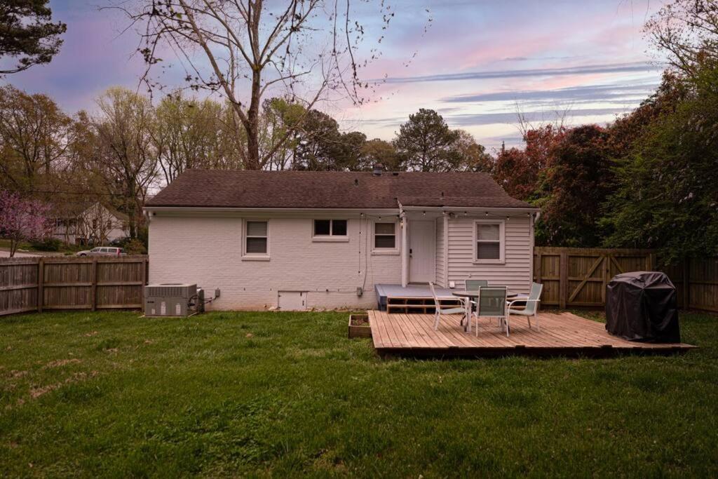 Cozy 3 Bedroom Cottage With Huge Fenced-In Yard Raleigh Exterior photo