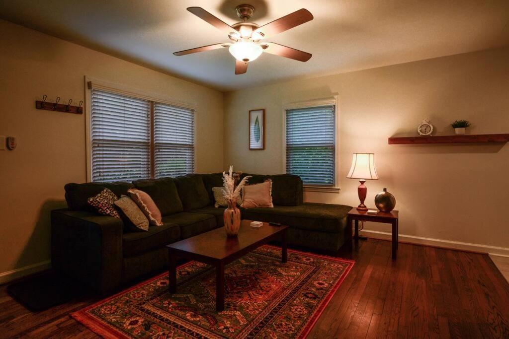 Cozy 3 Bedroom Cottage With Huge Fenced-In Yard Raleigh Exterior photo